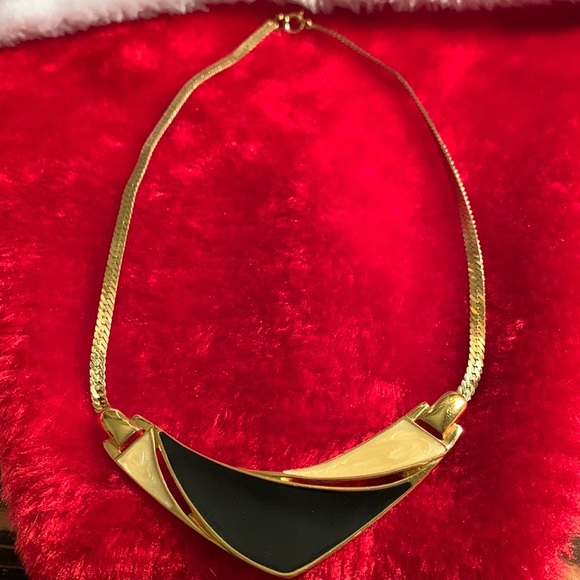 Vintage Trifari V Shape Necklace - Picture 2 of 4